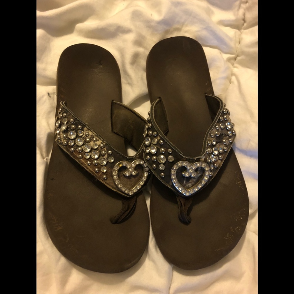 Justin women’s Camo and Rhinestone flipflops